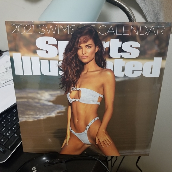 "Sports Illustrated" 2021 Swimsuit Calendar - Picture 1 of 2